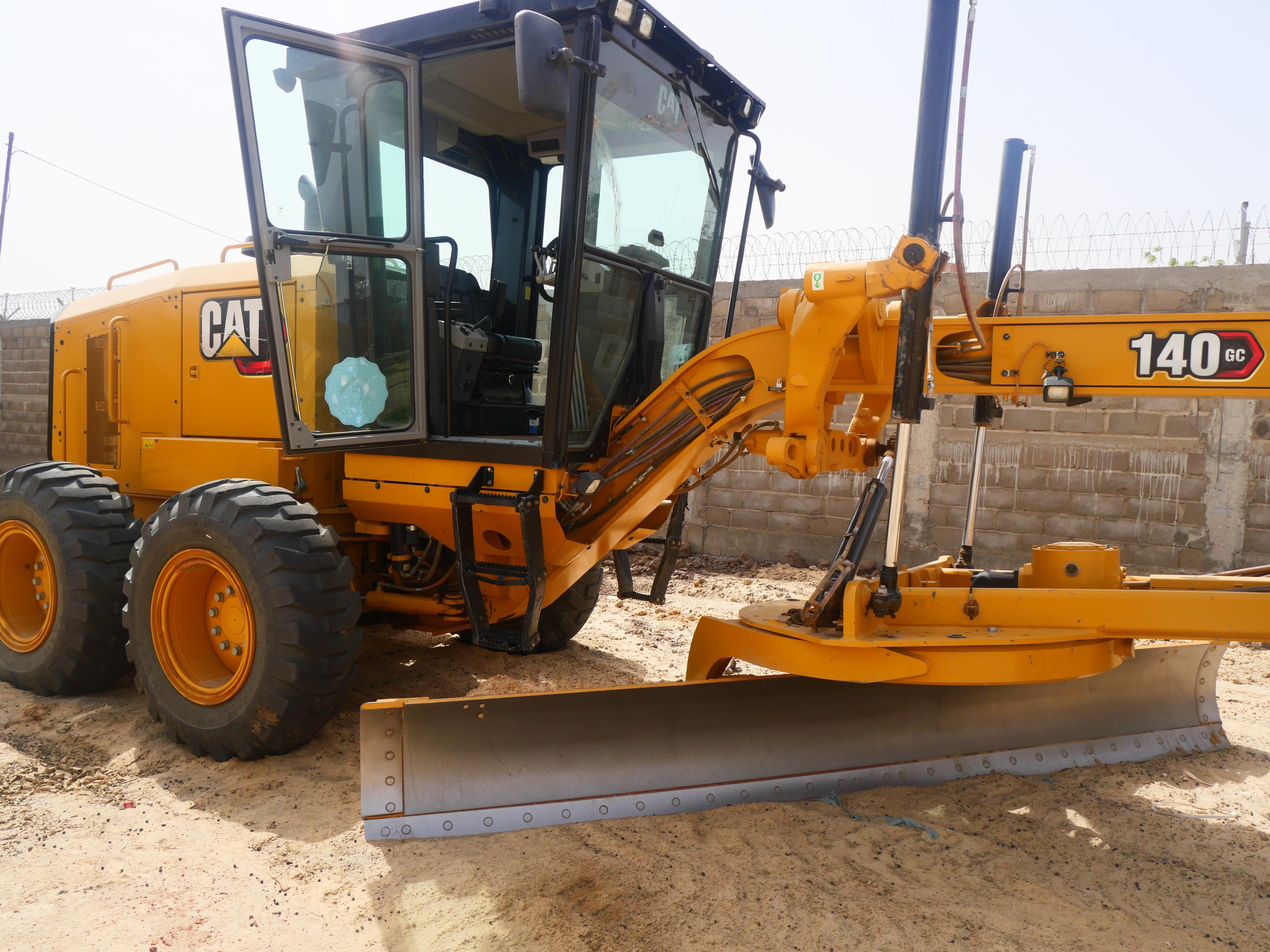 Niveleuse CAT 140GC